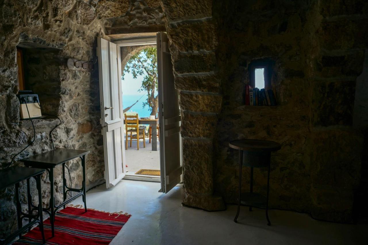 My Old Stone House In A 2 000 Sqm Private Garden With Fab Glamping Tent Mandrákion Exterior photo