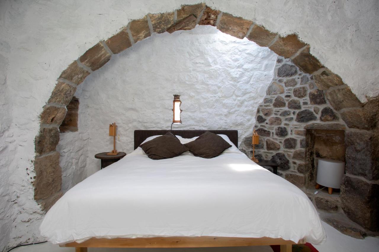 My Old Stone House In A 2 000 Sqm Private Garden With Fab Glamping Tent Mandrákion Exterior photo